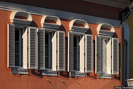 Austria, Styria, Ehrenhausen, facade, morning light, red, shadow, Österreich, Steiermark, Oesterreich