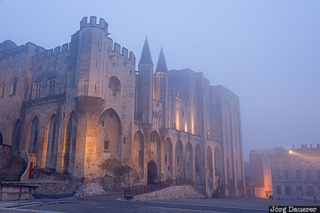Palais des Papes Avignon, FRA, France, Provence-Alpes-Côte d'Azur, flood-lit, fog, mist, Frankreich, Provence-Alpes-Cote d'Azur