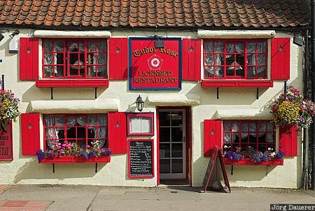 United Kingdom, England, Helmsley, door, red, shutters, sky, Yorkshire, Großbritannien, Vereinigtes Königreich, Grossbritannien, Vereinigtes Koenigreich