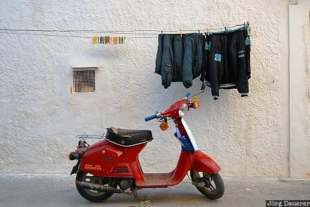 Motorino Moped, Motorino, Mofa, red, laundry, Vieste, Gargano, Italy, Apulia, Italien, Italia, Apulien, Puglia