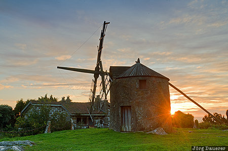 Moinho do Marinheiro Carreço, Portugal, PRT, Viana do Castelo, back-lit, evening light, Moinho do Marinheiro