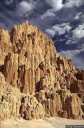 Clouds and Rocks Cathedral Gorge, rocks, clouds, Nevada, Cathedral Gorge State Park, United States, evening light, USA, Vereinigte Staten, NV